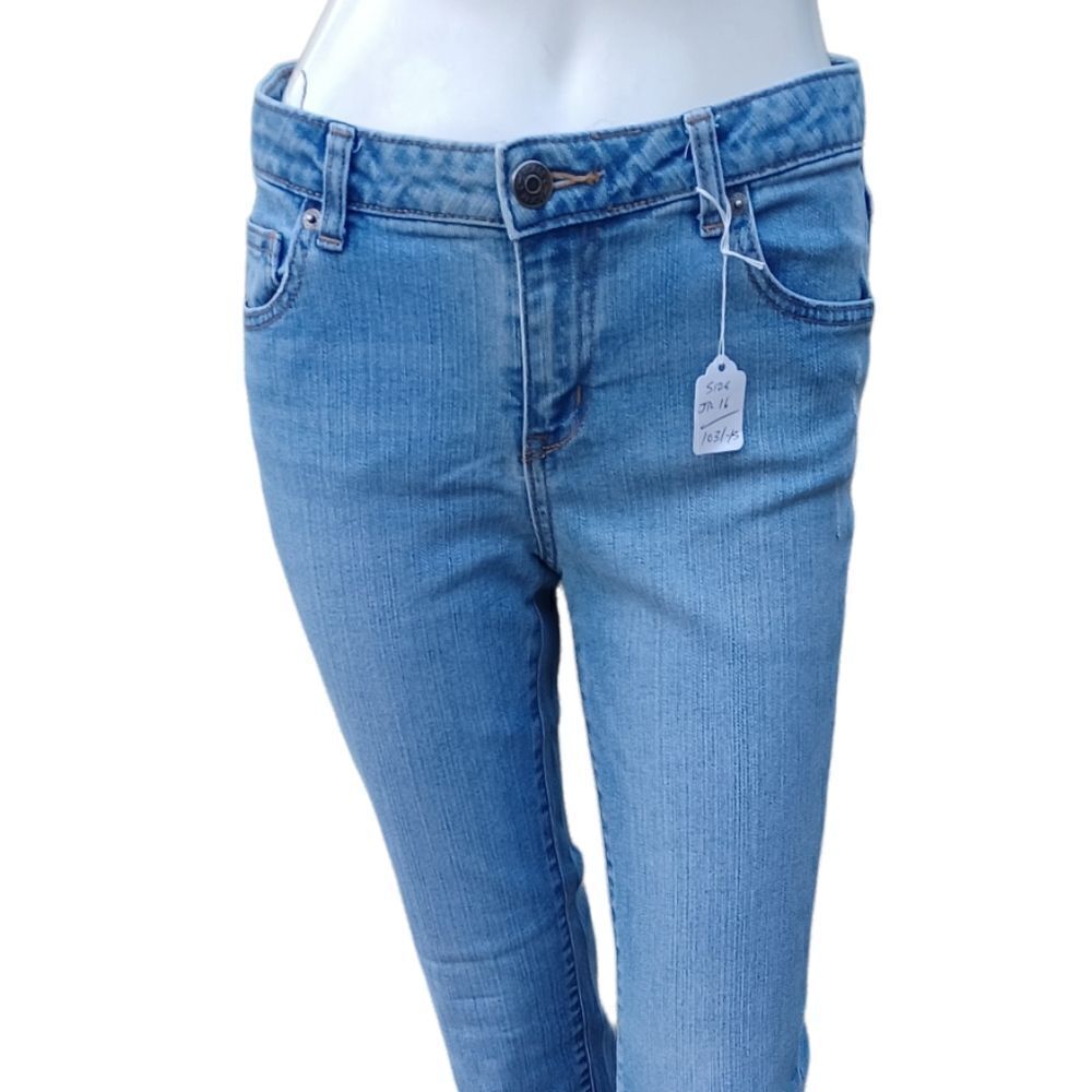 103115....Cherokee Skinny Jeans Size Jr. 16, W28" 28"Inseam   8"Rise